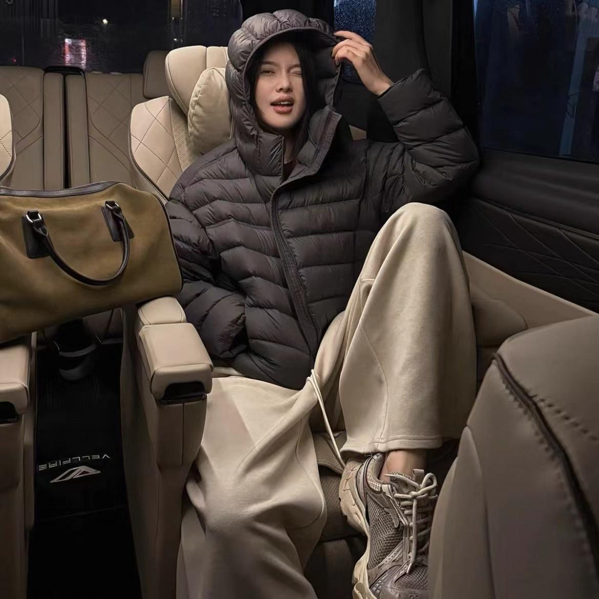 白鸭绒排骨短款羽绒服女2025冬季新款连帽保暖时尚洋气厚外套