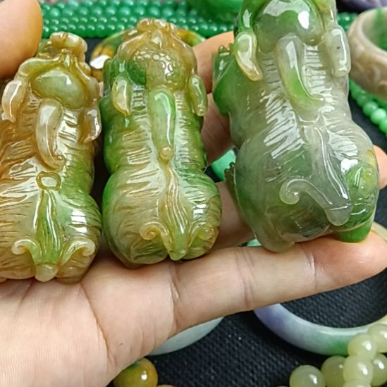 飞***海翡翠未镶嵌颈饰翡翠