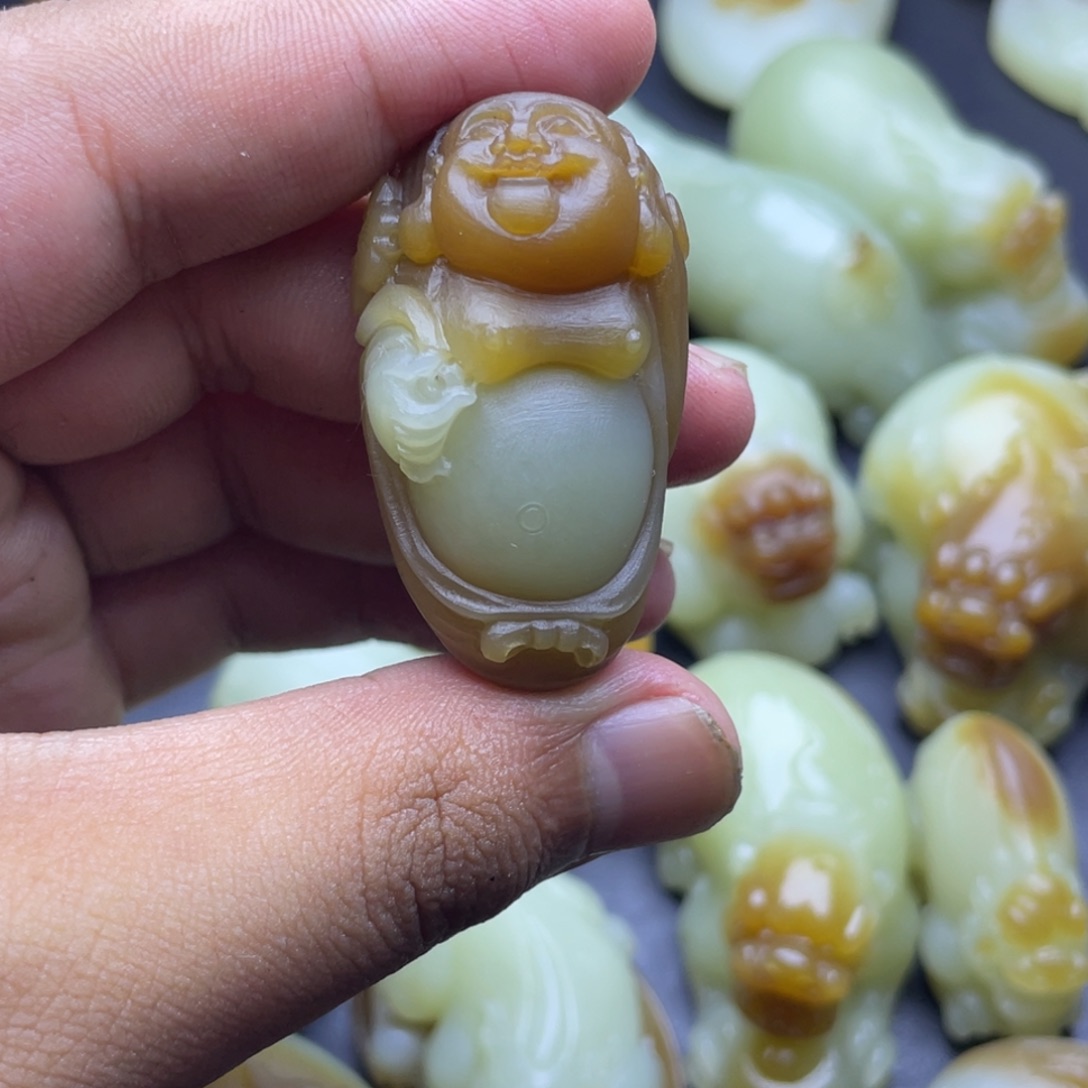 颈饰未镶嵌和田玉（糖玉）