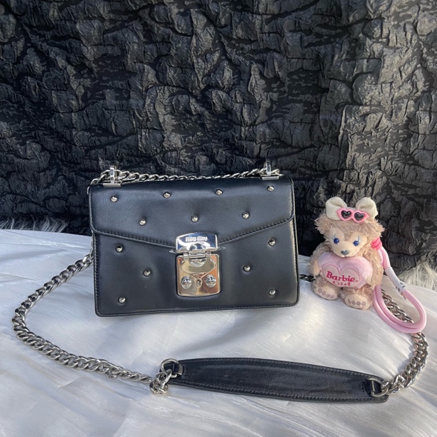 95新 MIU MIU/缪缪 缪缪黑银翻盖铆钉链条单肩包
