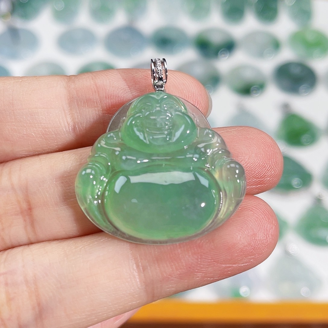 颈饰18K金镶嵌翡翠吊坠