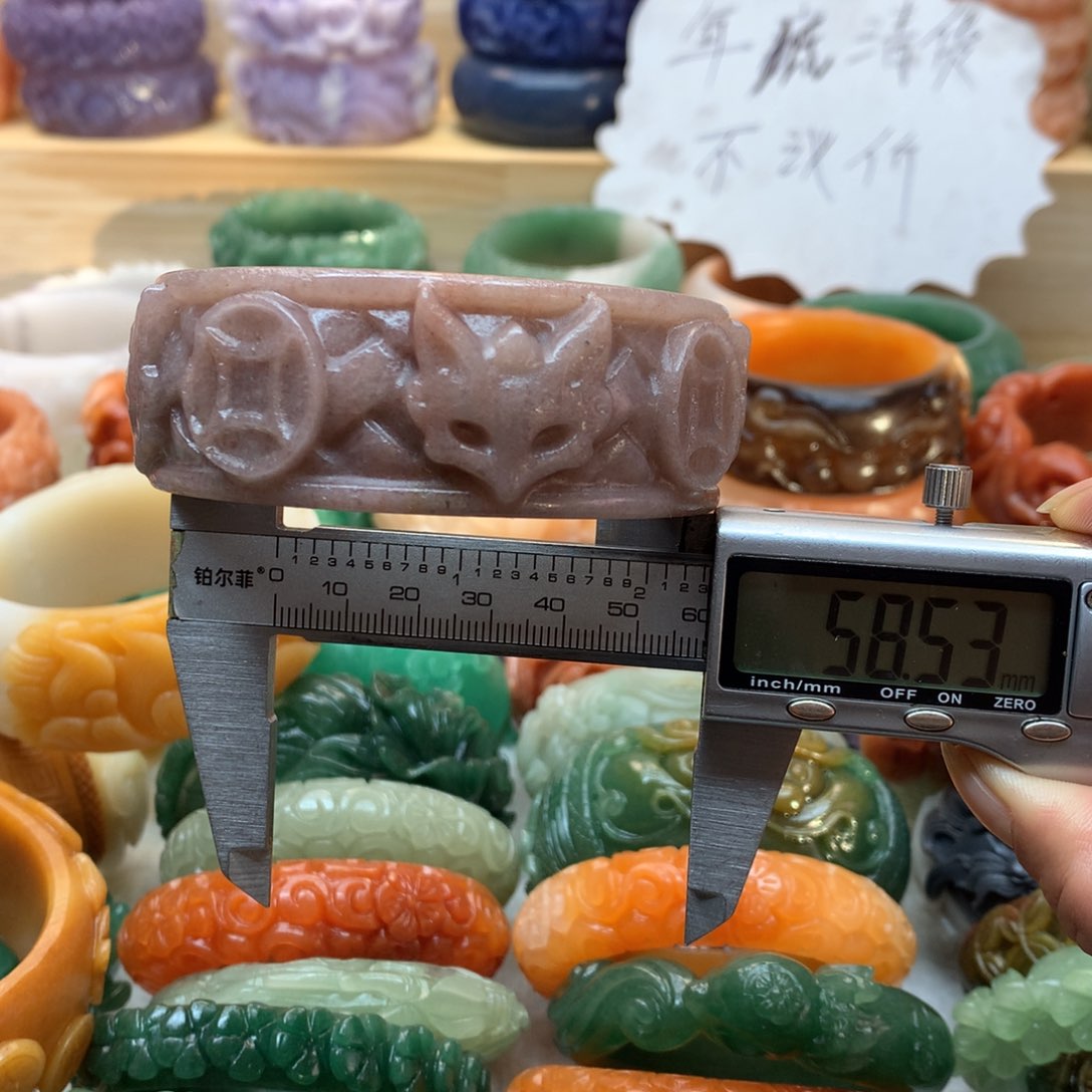 未镶嵌手镯石英质玉