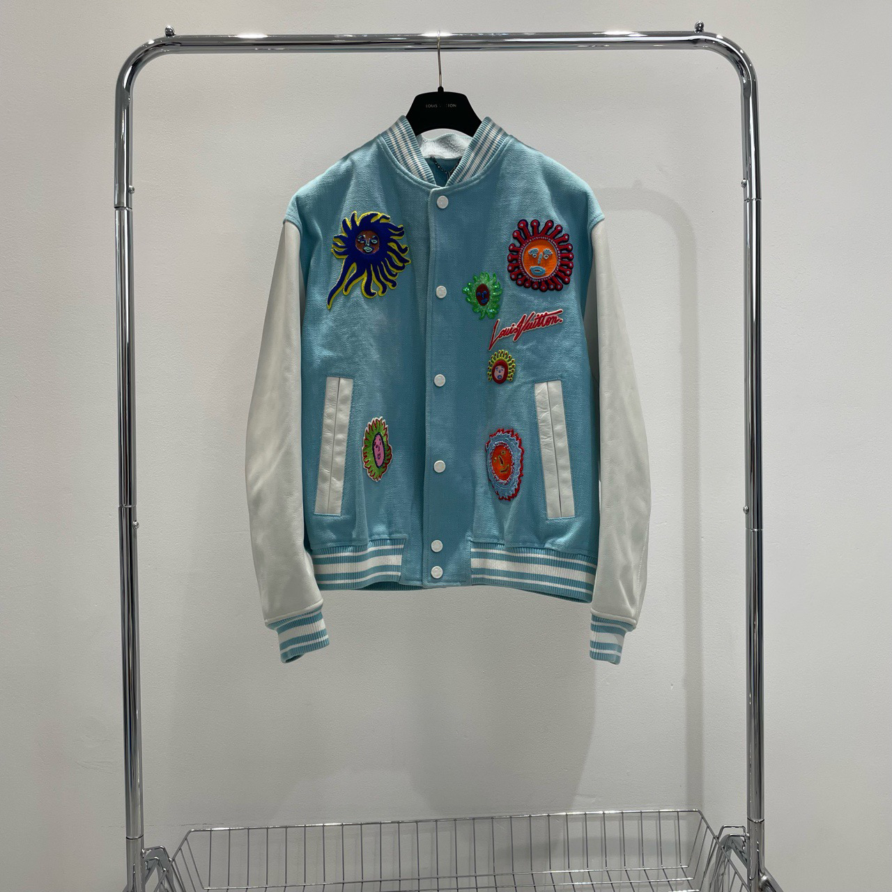 全新louis vuitton联名草间弥生 蓝色皮袖棒球服 尺码56 yy00378
