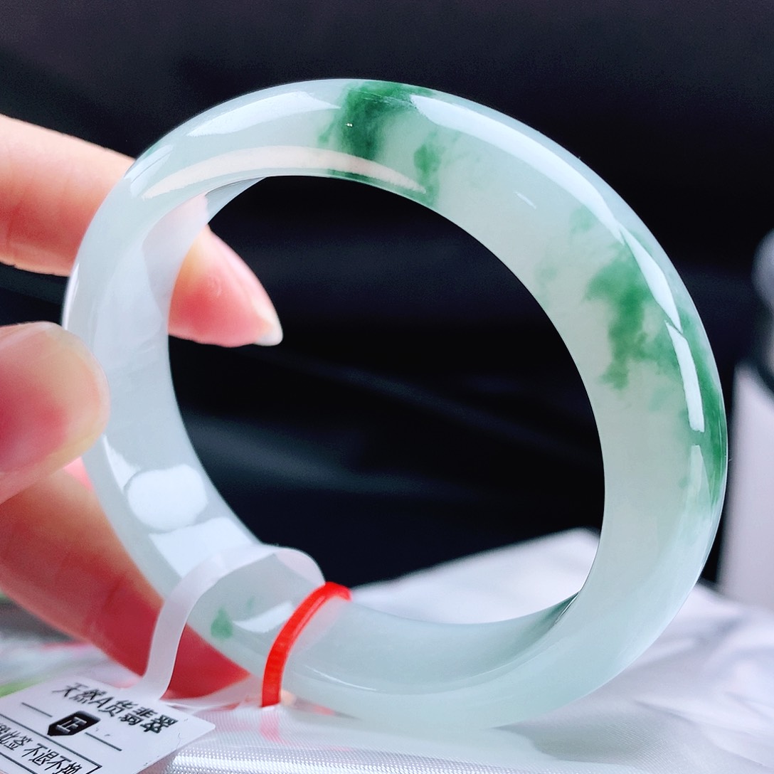 未镶嵌手镯（贵妃镯）翡翠55飘绿