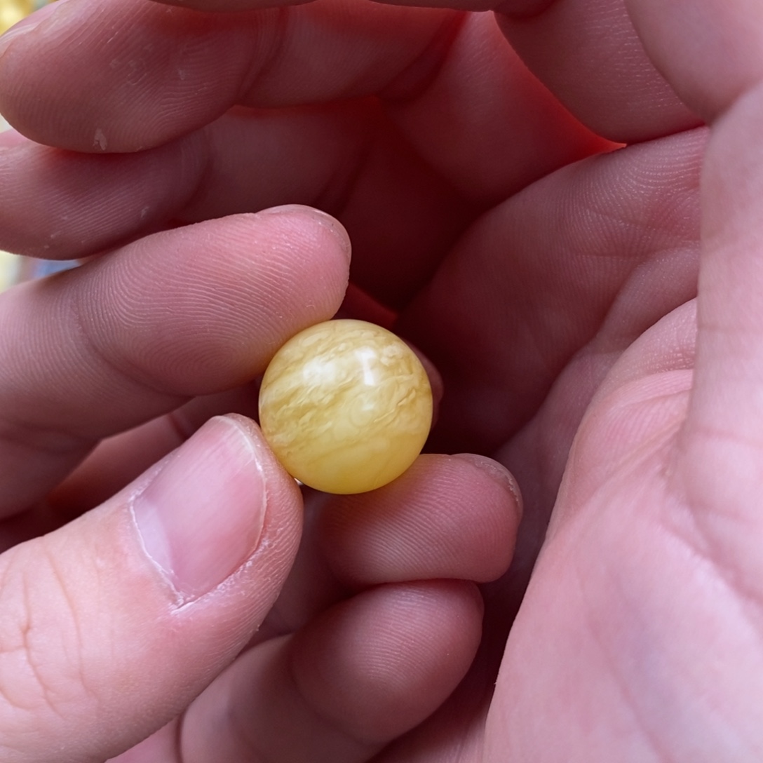 东***-蜜蜡未镶嵌裸石配饰