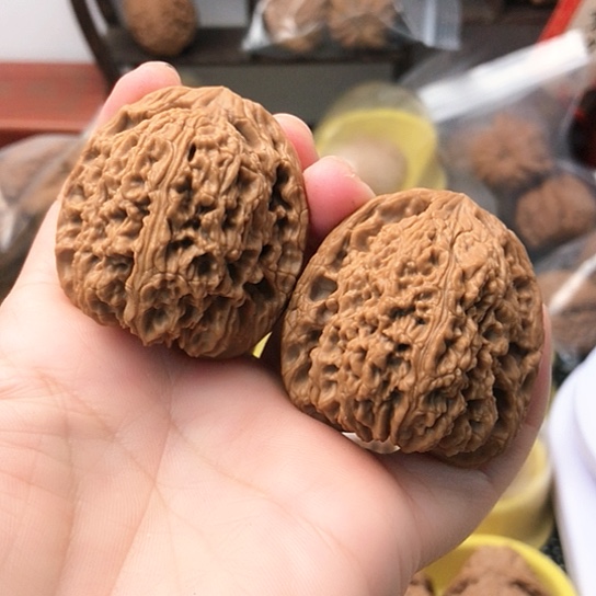 文玩核桃吊坠炮弹南疆石