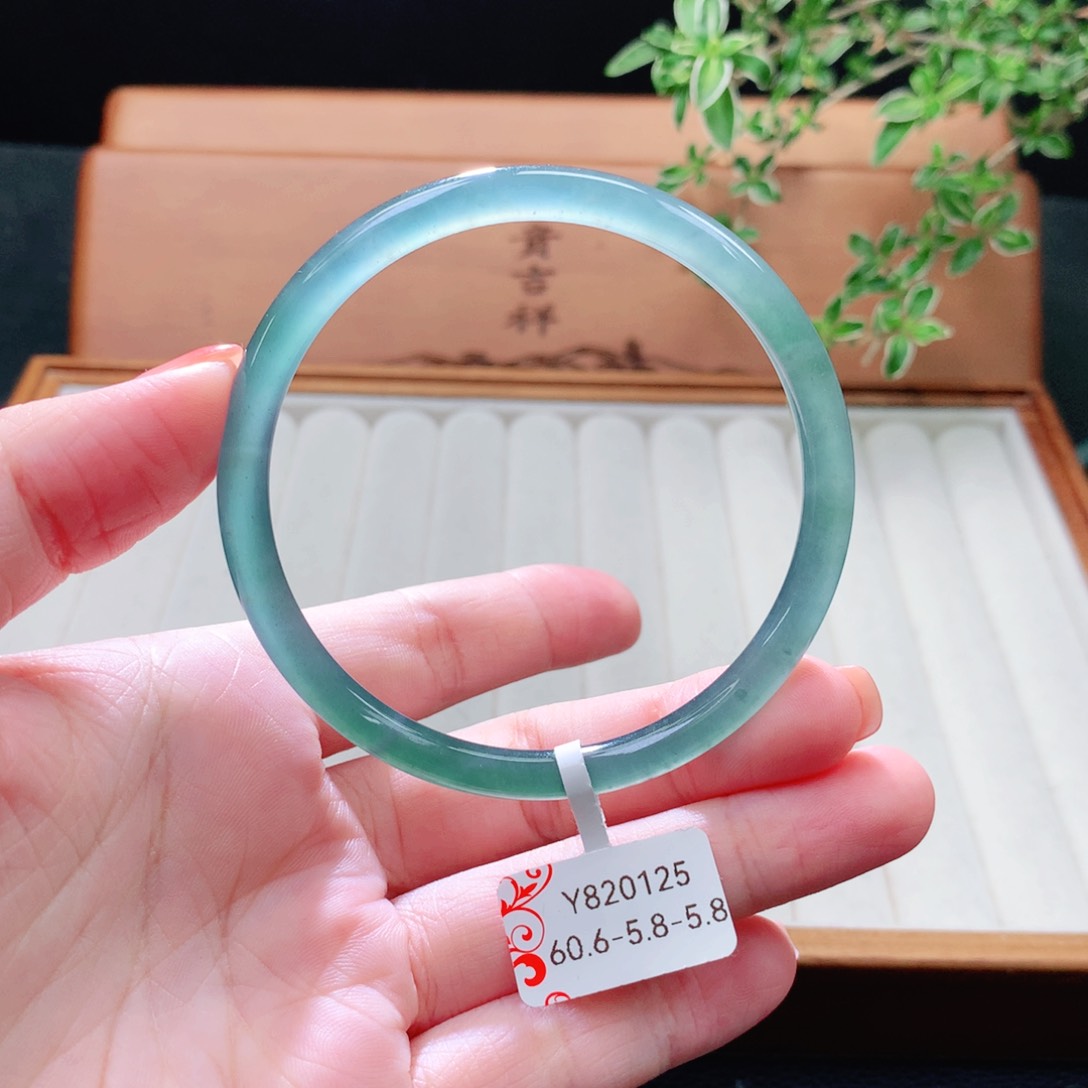 未镶嵌手镯（圆镯）翡翠