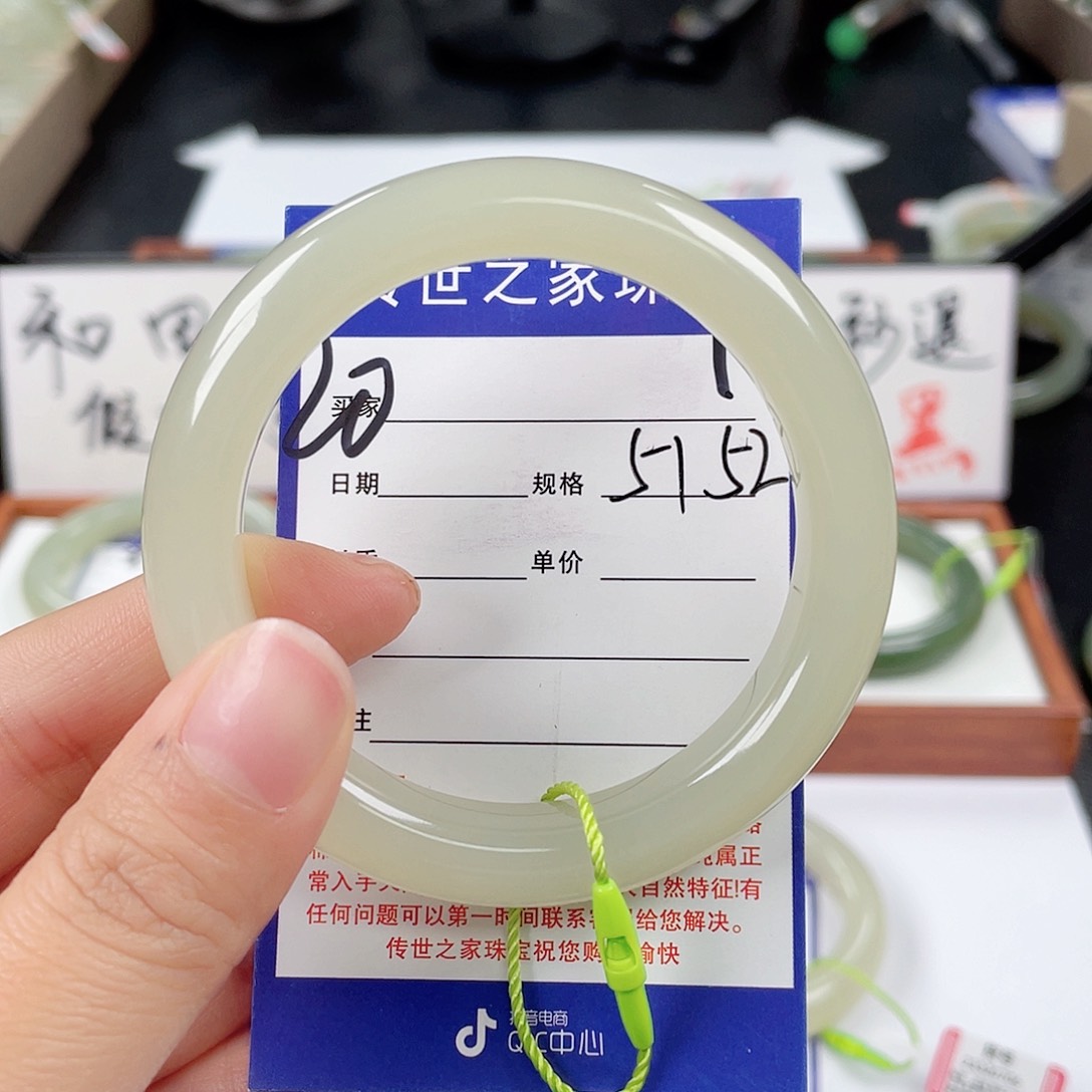 和田玉手镯未镶嵌