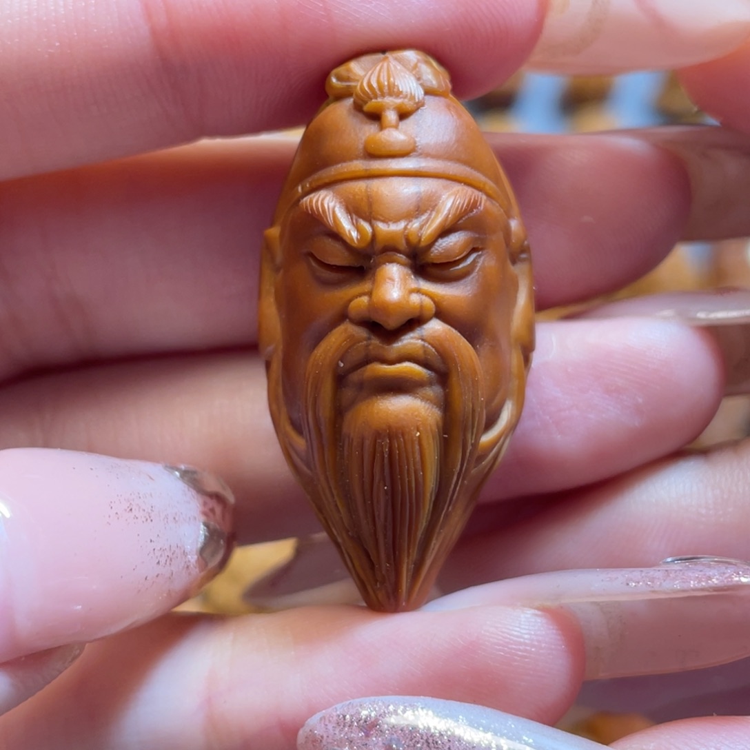 橄榄核吊坠关公头。瑶