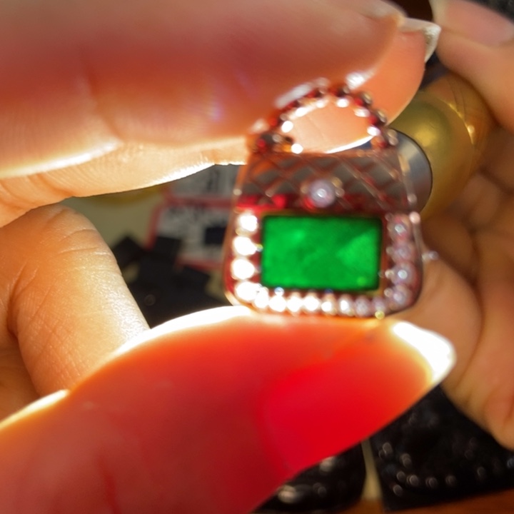 翡翠颈饰未镶嵌墨翠