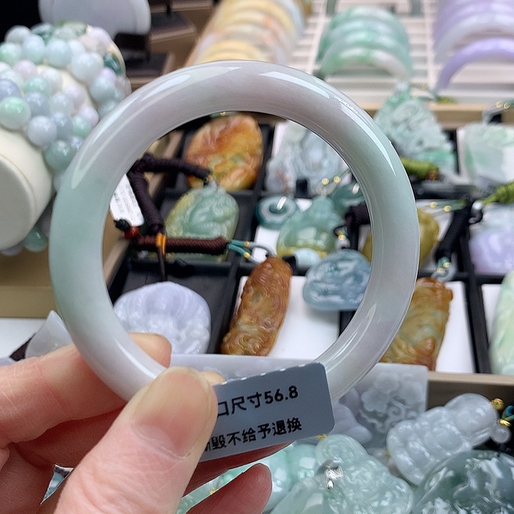 翡翠手镯未镶嵌吊坠