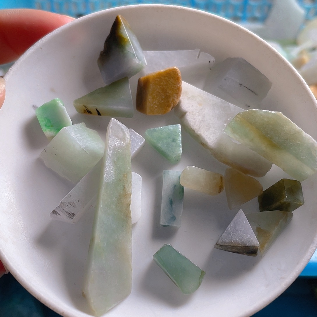 颈饰未镶嵌翡翠.