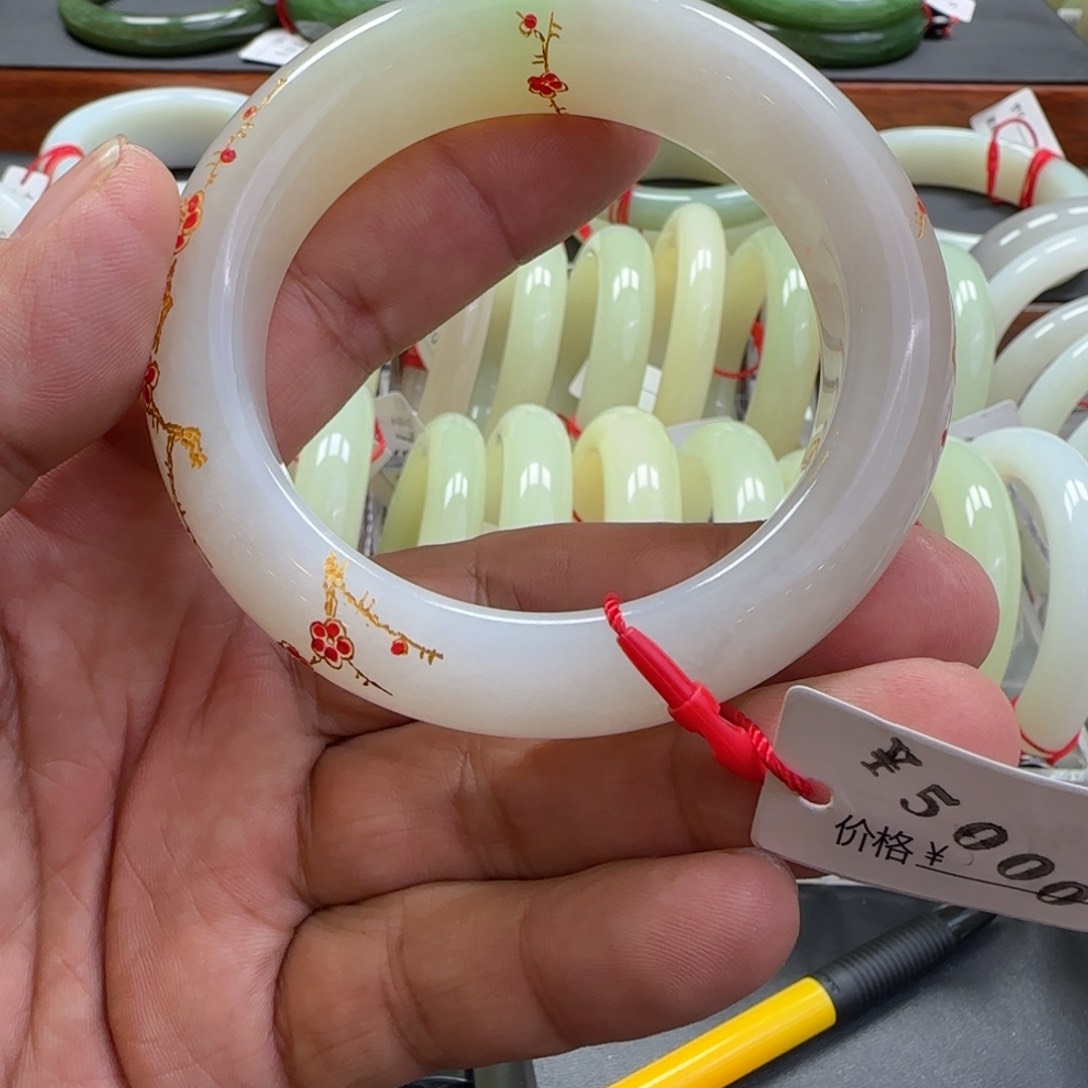 和田玉未镶嵌手镯