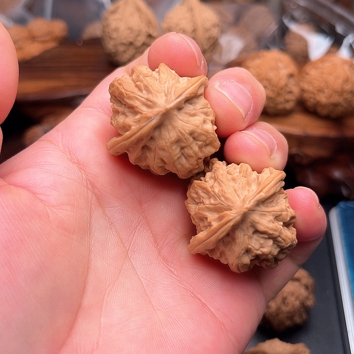 桃核把件核桃磐石34+