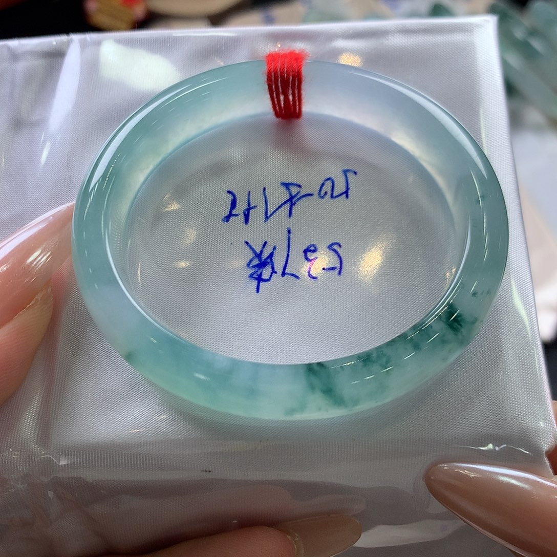 翡翠未镶嵌手镯53.7贵妃