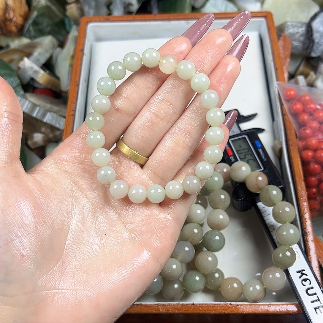 颈饰未镶嵌和田玉（糖玉）