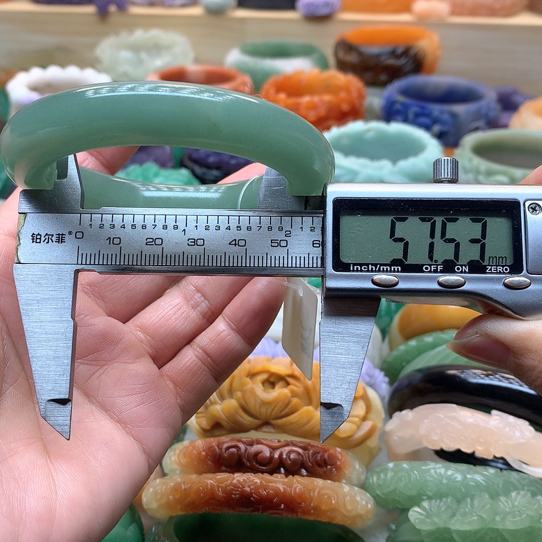 未镶嵌手镯石英质玉