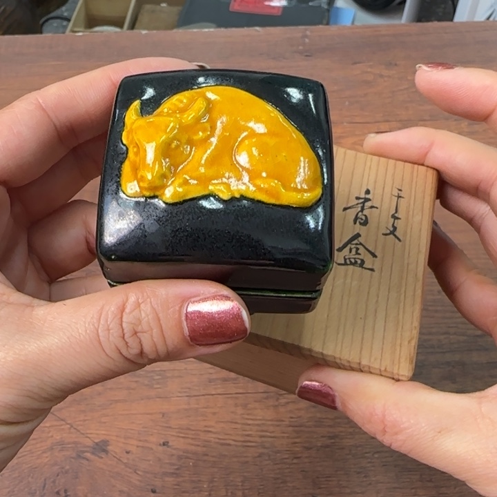 一个陶瓷物件哈哈哈哈