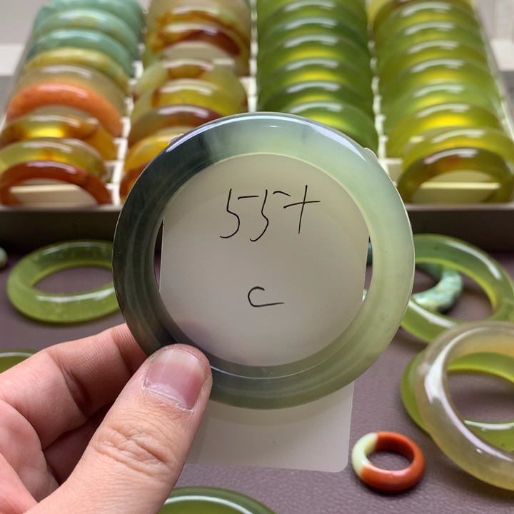 绿***红蛇纹石玉未镶嵌手镯