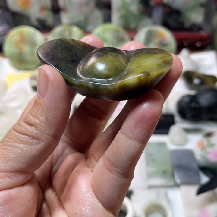 独山玉未镶嵌颈饰