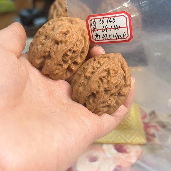 文玩核桃把件赤龙鸡心