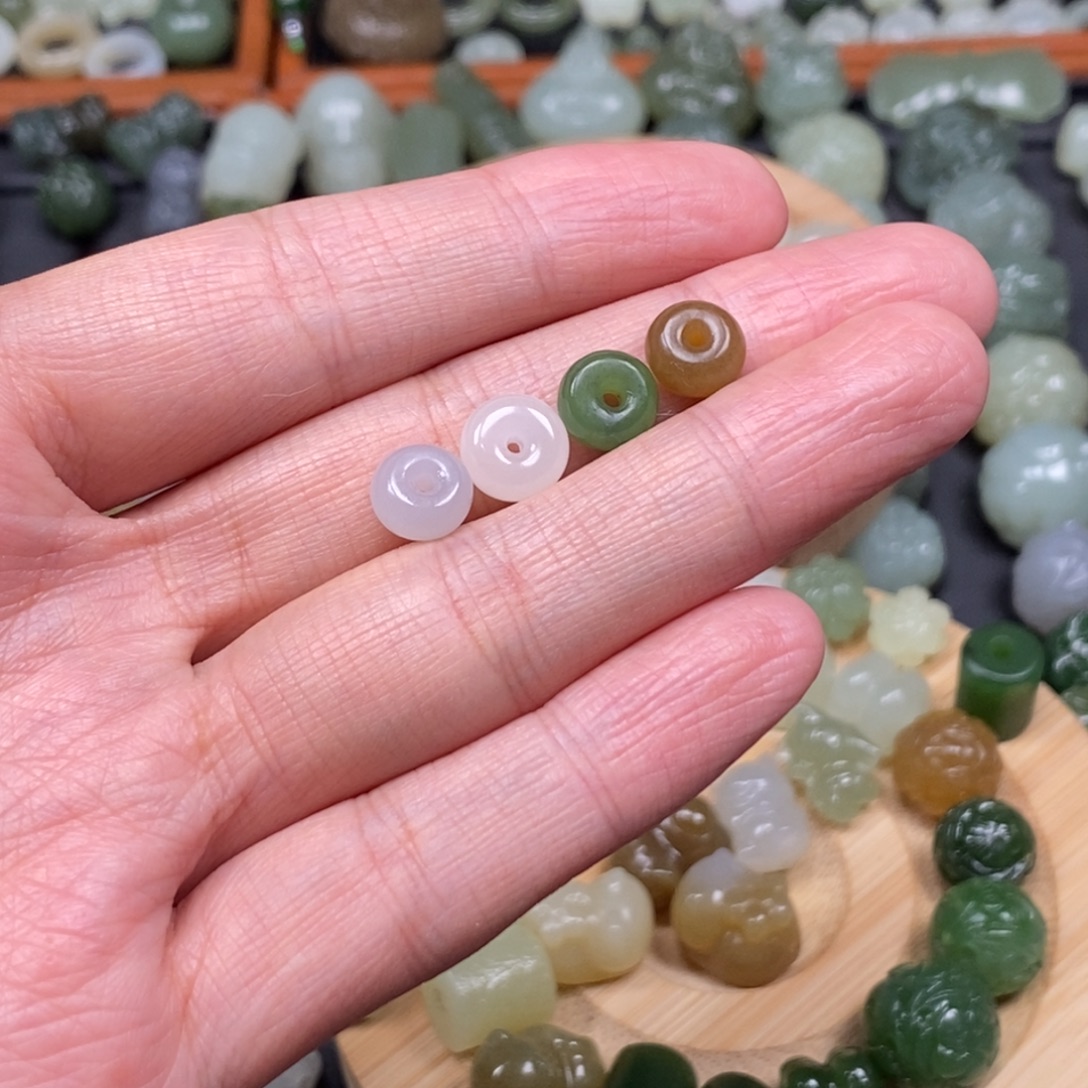 ****~和田玉未镶嵌颈饰