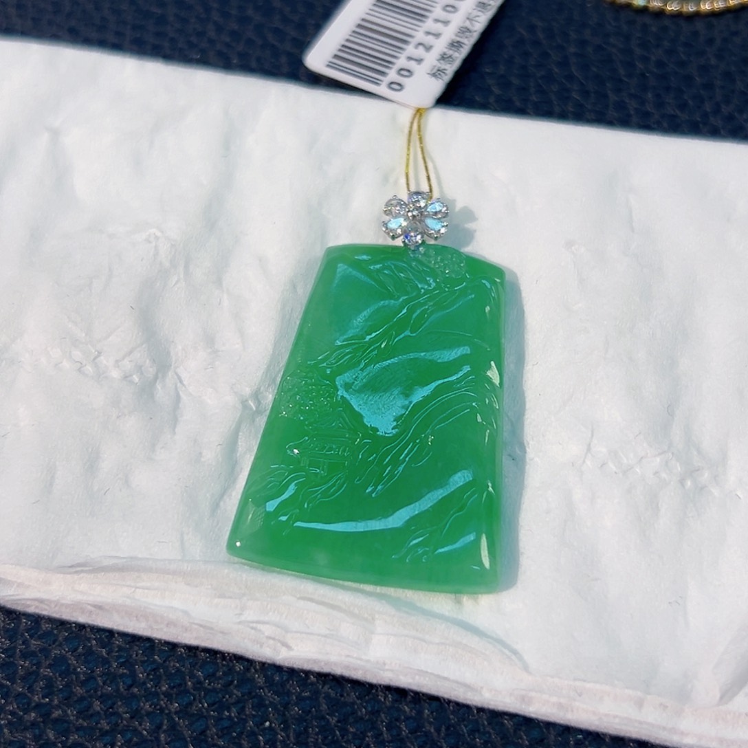 颈饰18K金镶嵌翡翠