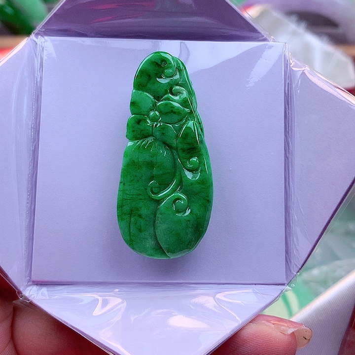 翡翠颈饰未镶嵌一**名翡翠