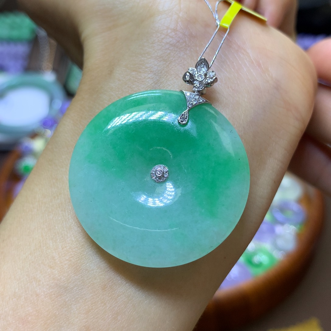 【闪购商品】翡翠颈饰18K金镶嵌翡翠