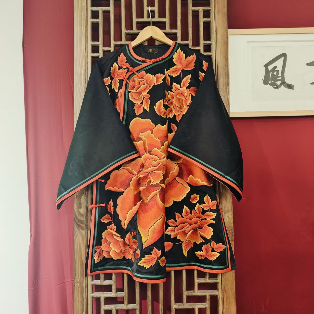 （ LS662-16）凤徕兮定制黑色牡丹底红牡丹花刺绣斜襟盘扣太太服