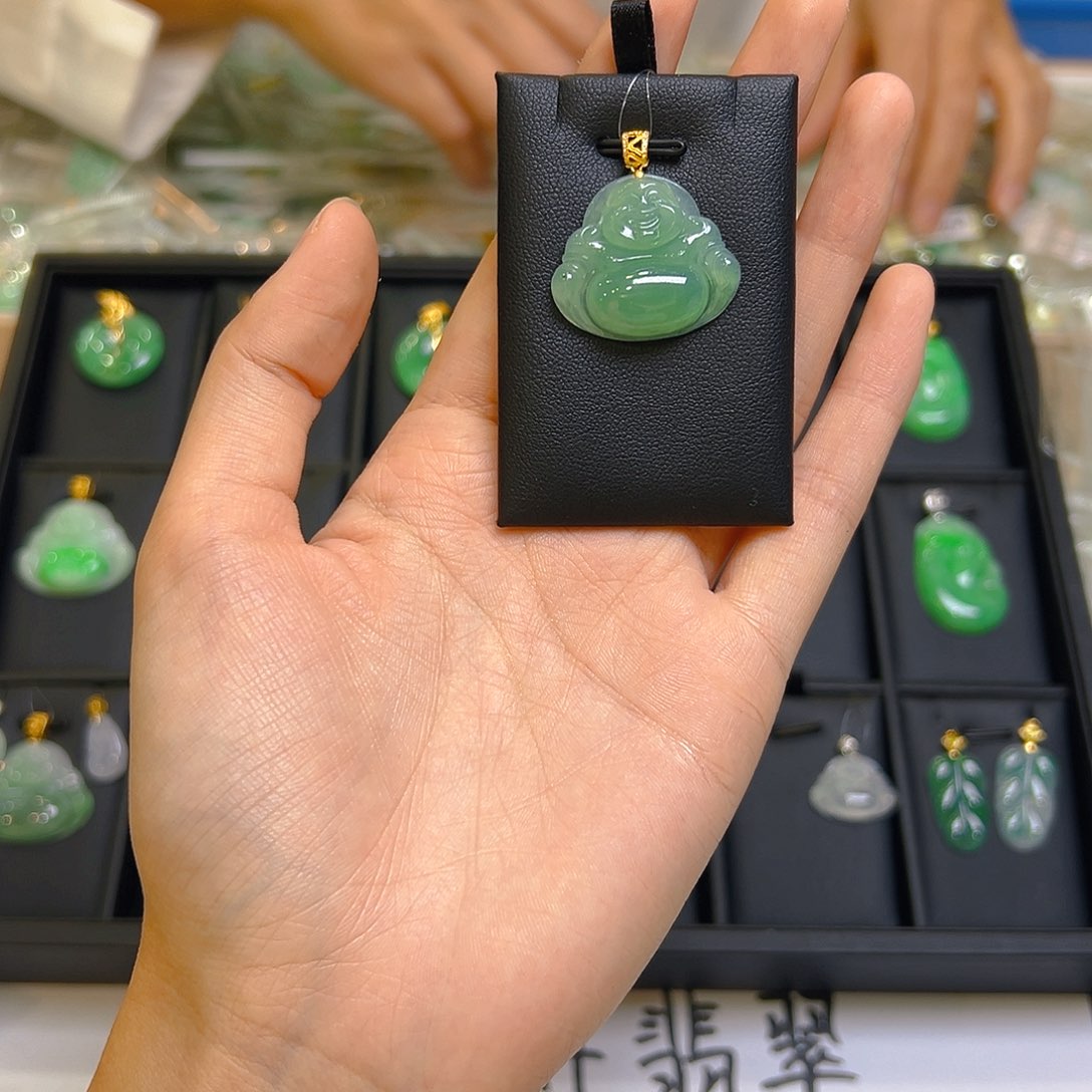 翡翠颈饰18K金镶嵌翡翠