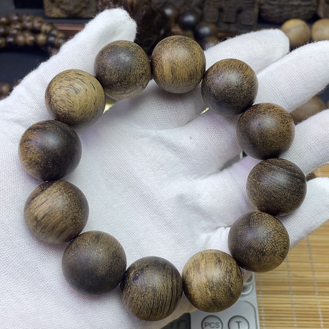 慧***能沉香手串越南白奇………………