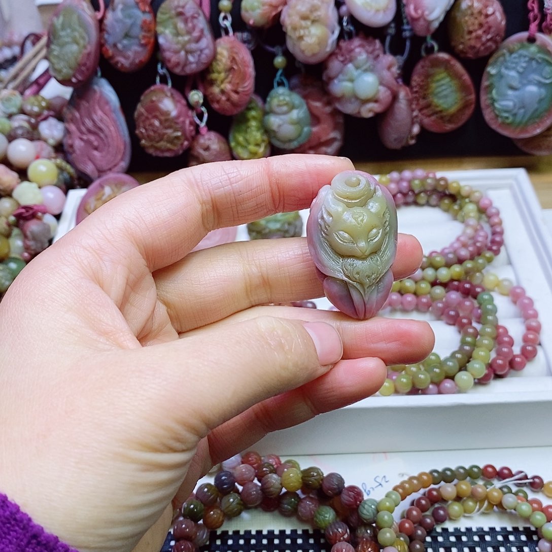 玛瑙/玉髓盐源玛瑙吊坠未镶嵌