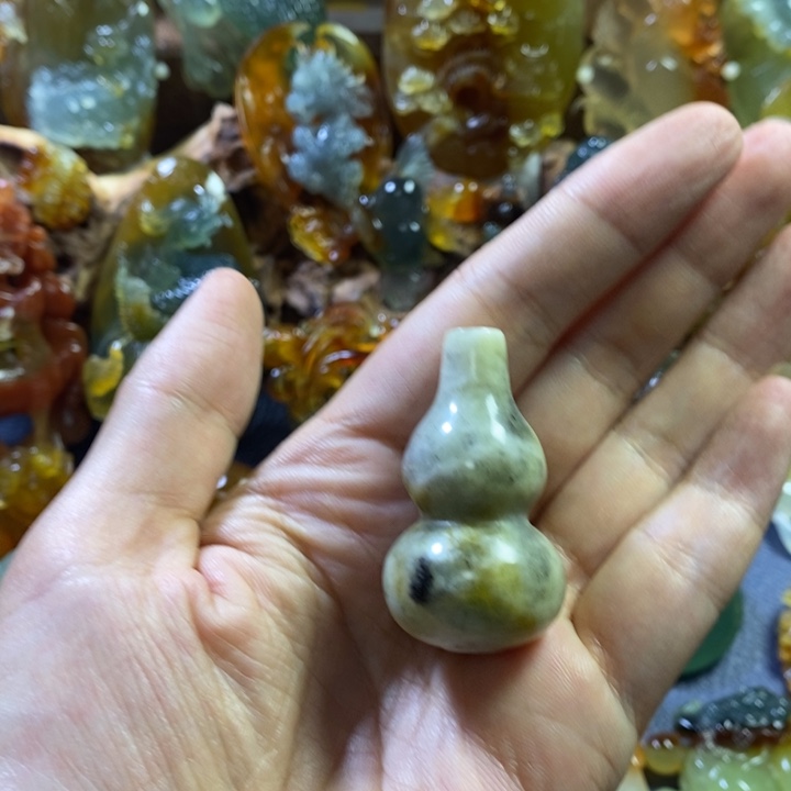 蛇纹石玉未镶嵌颈饰