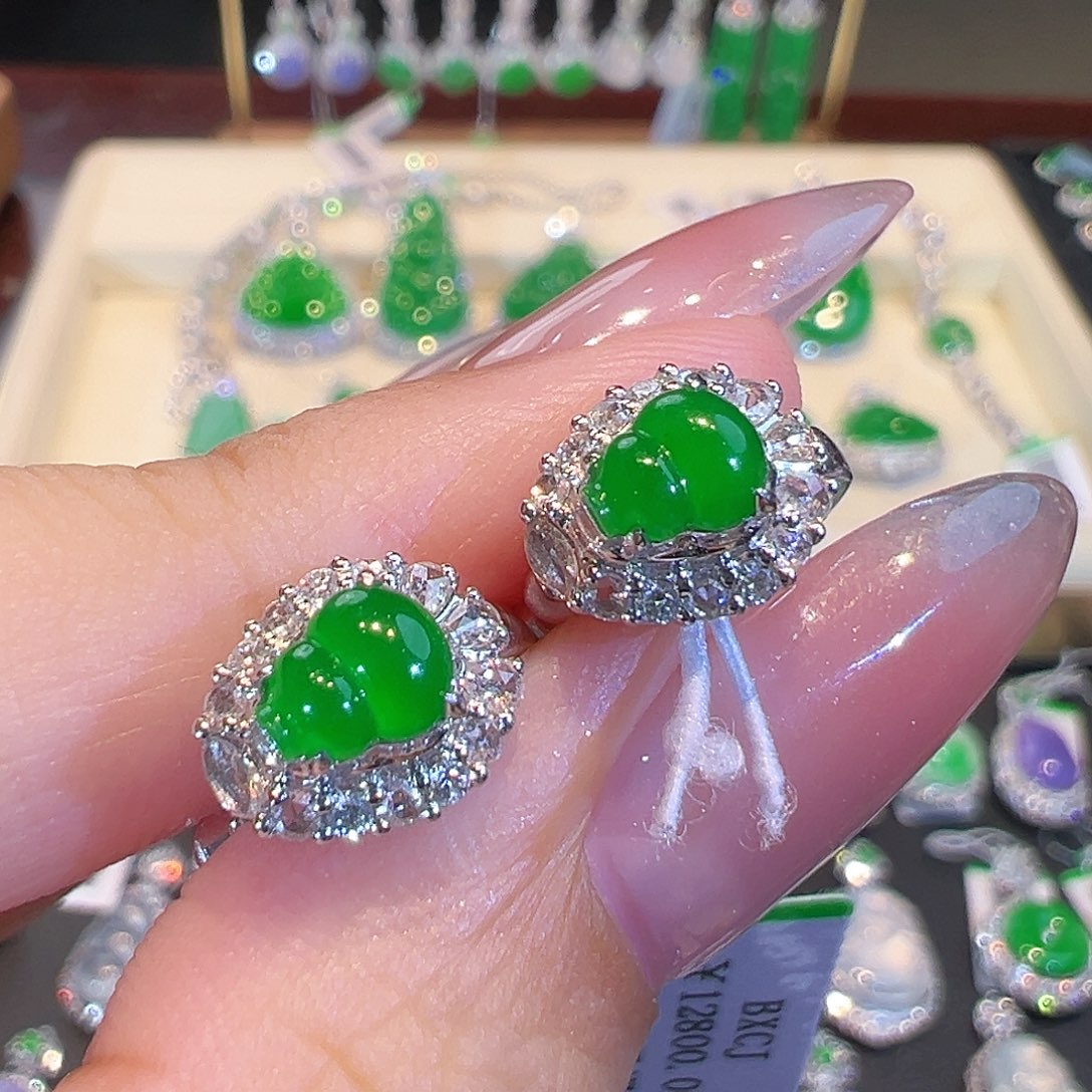 翡翠耳环18K金镶嵌翡翠