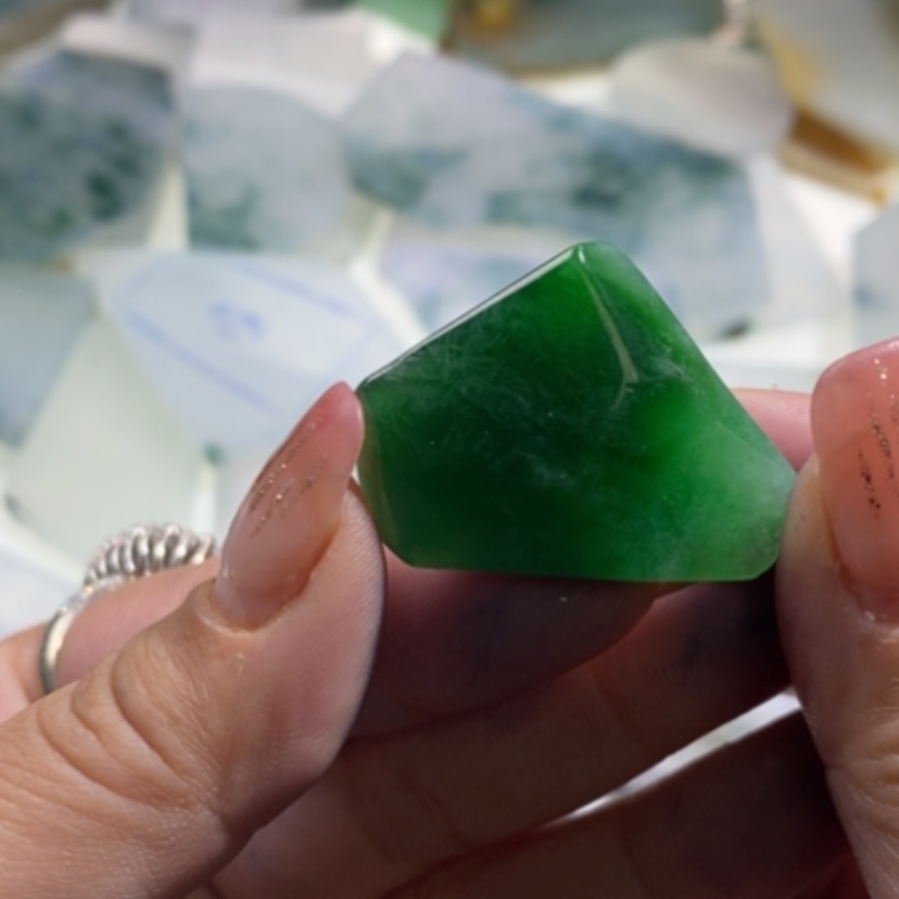 【闪购商品】翡翠挂件未镶嵌3****0纯毛料不带工