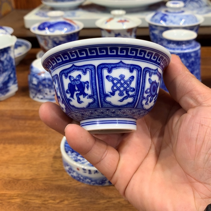 柴窑青花八宝压手杯