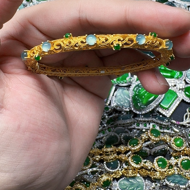 翡翠颈饰未镶嵌天然A货翡翠放漏