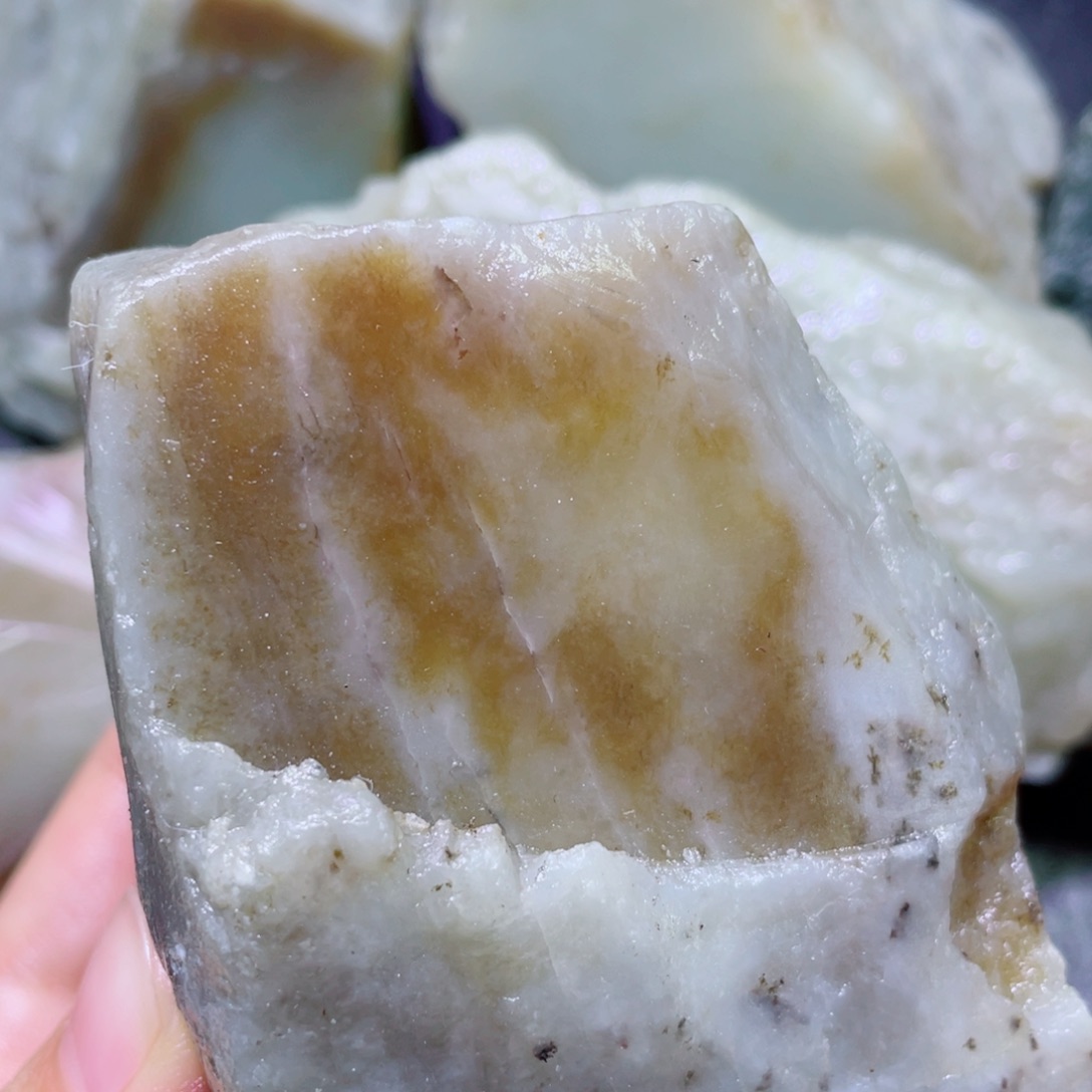 和田玉未镶嵌珠宝半成品