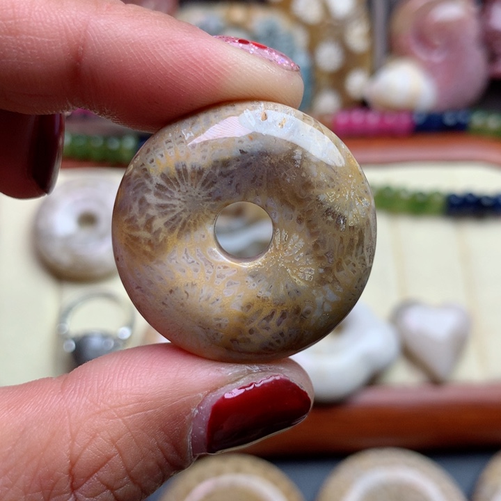 硅化珊瑚（珊瑚玉）颈饰未镶嵌