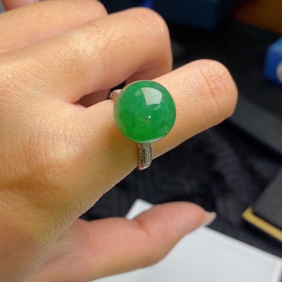 18K金镶嵌戒指翡翠珠珠（卡13.4mm）