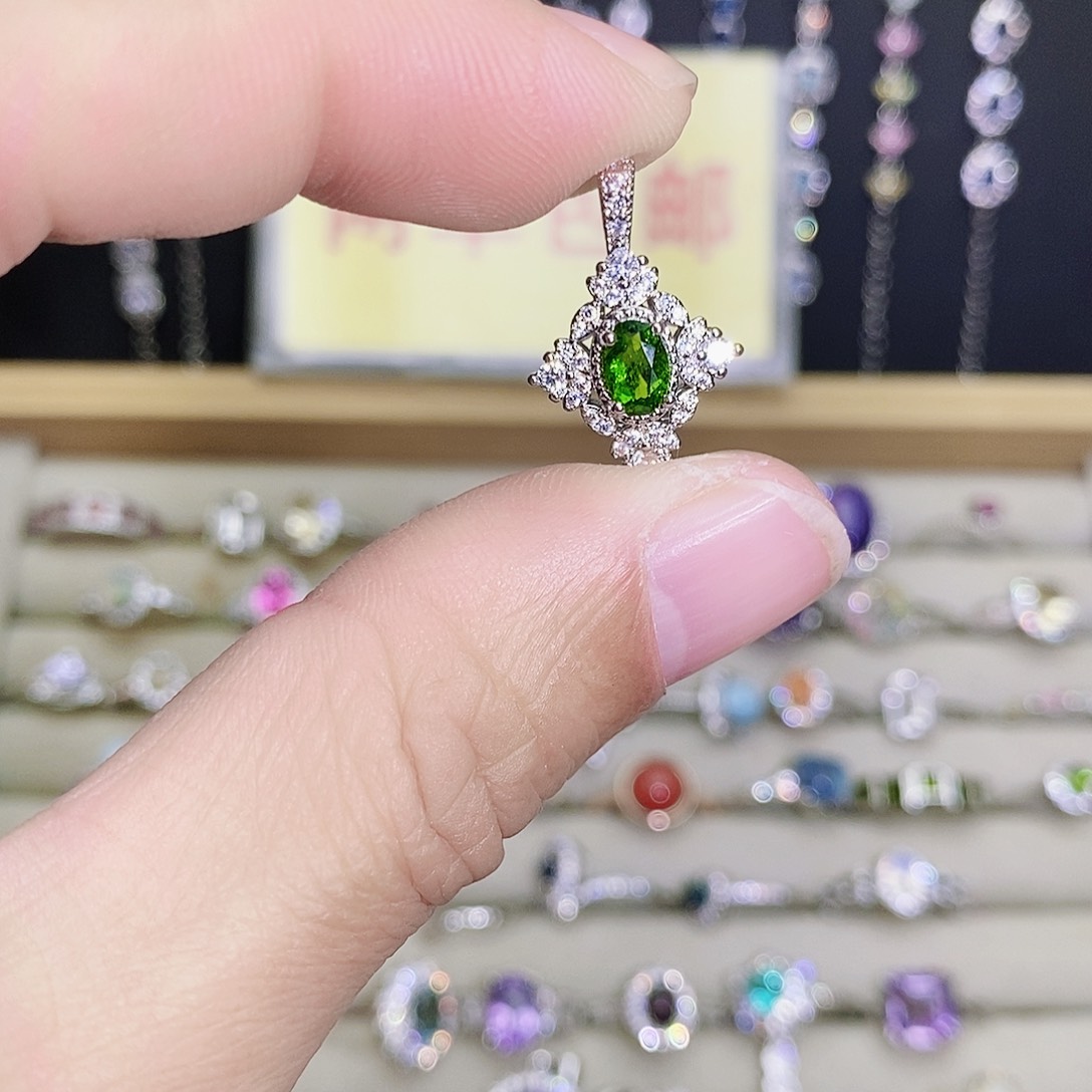 未镶嵌透辉石吊坠