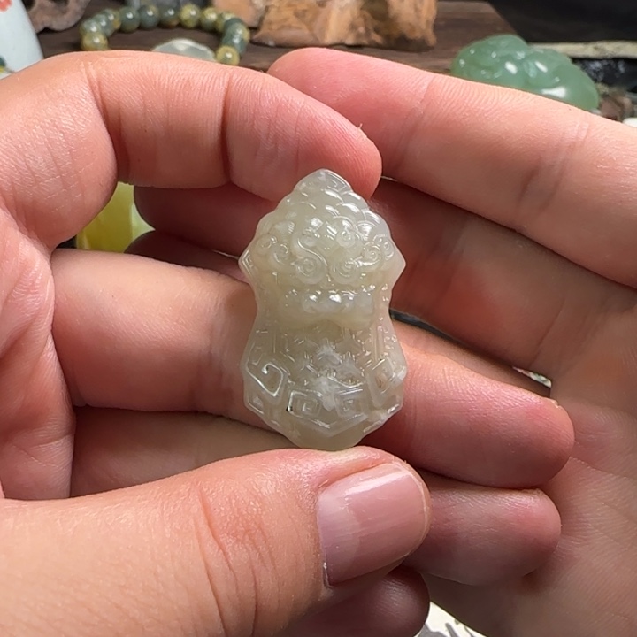 蛇纹石玉颈饰未镶嵌
