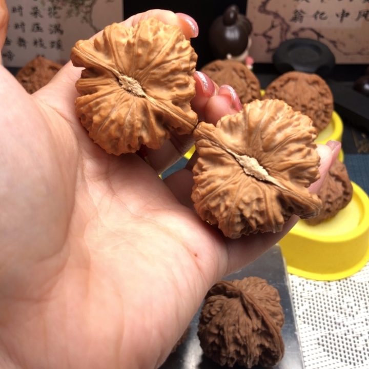 文玩核桃吊坠42白狮子