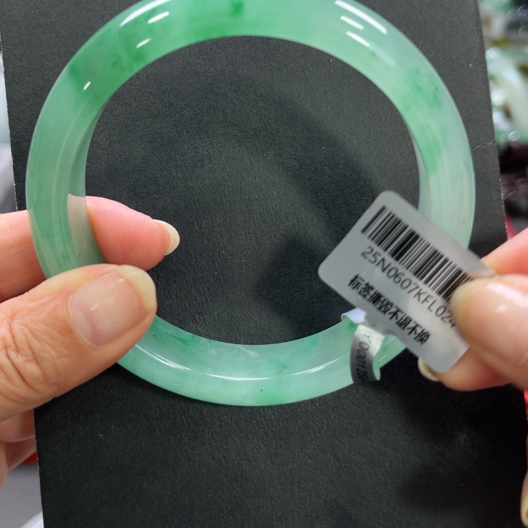 花***开石英质玉（非洲翠）手镯未镶嵌➕小玥64.8