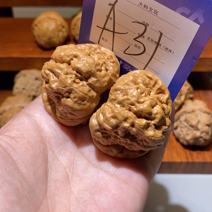 文玩核桃把件在一起就a 31