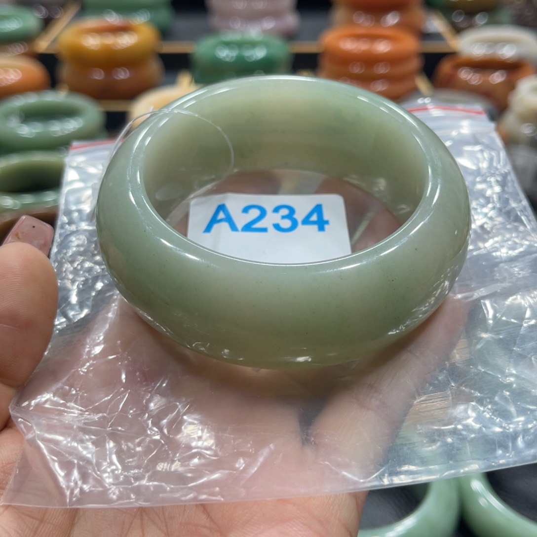 石英质玉手镯未镶嵌R*8