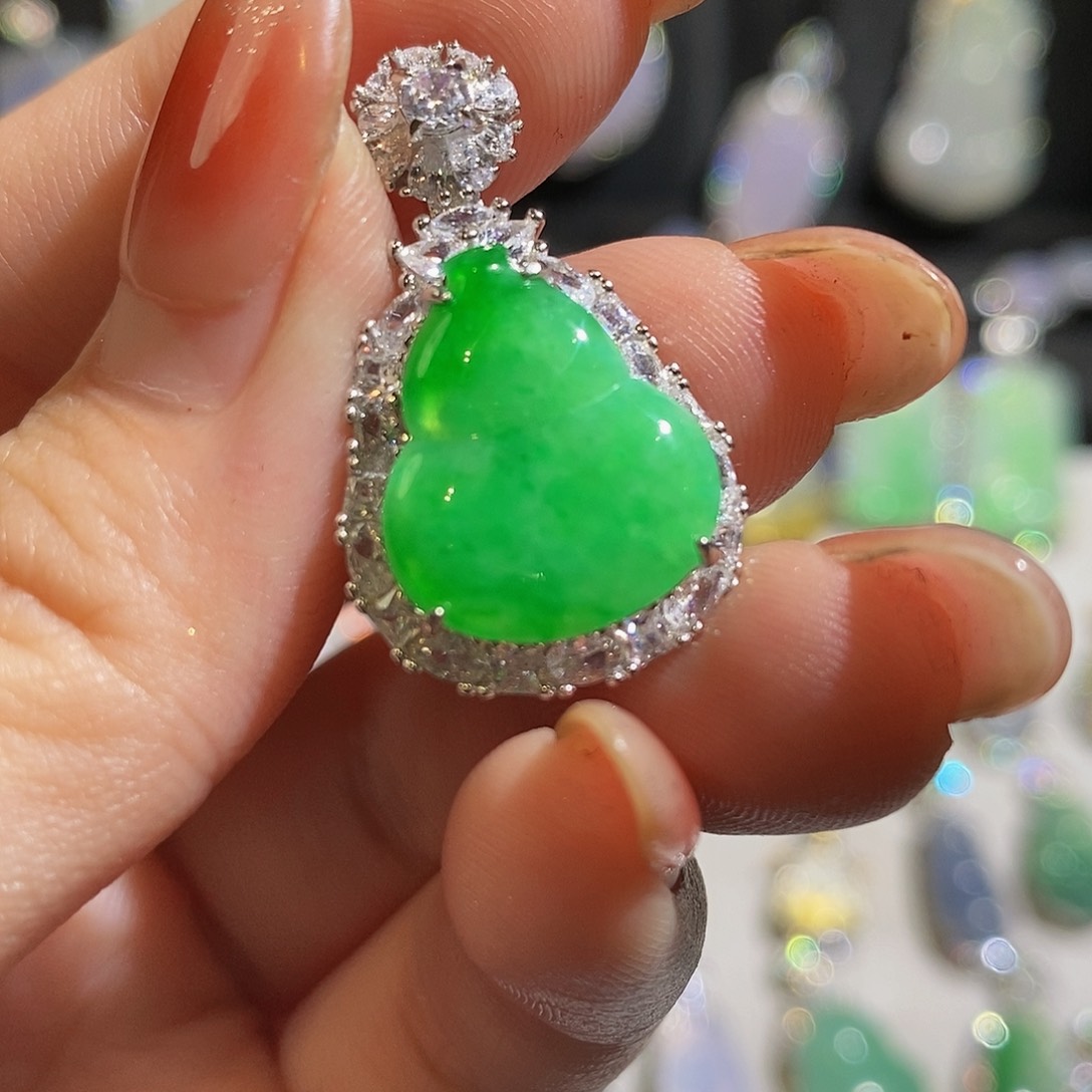 翡翠颈饰银S925镶嵌天然翡翠