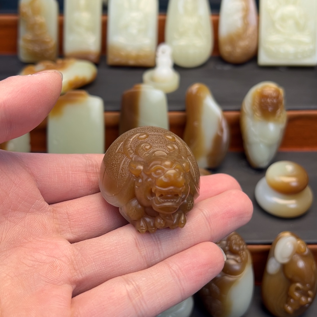 琪****和田玉（糖玉）未镶嵌颈饰