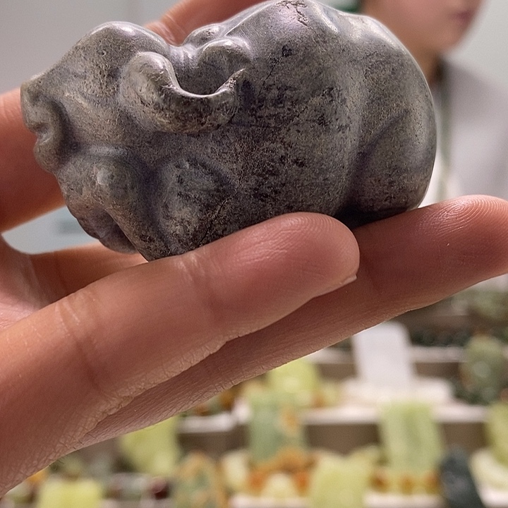 和田玉把件未镶嵌有瑕